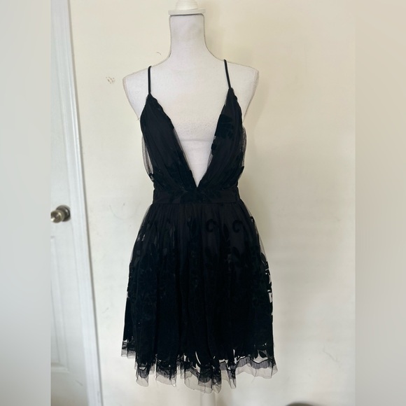 Luxxel Dresses & Skirts - Luxell Black Cocktail Dress EUC Size Small